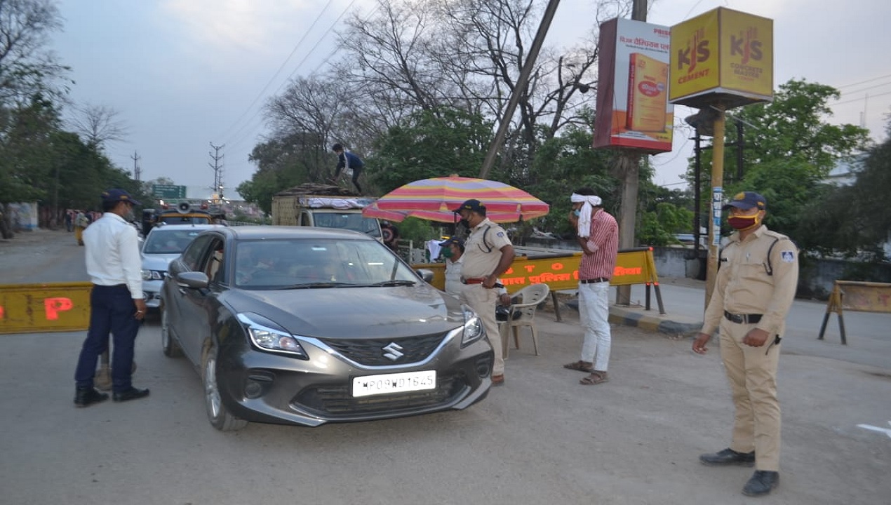 रीवा मे लॉकडाउन का पहला दिन, कोरोना गाइड लाइन का पालन कराने सड़क पर उतरे पुलिस कप्तान रीवा मे लॉकडाउन का पहला दिन, कोरोना गाइड लाइन का पालन कराने सड़क पर उतरे पुलिस कप्तान